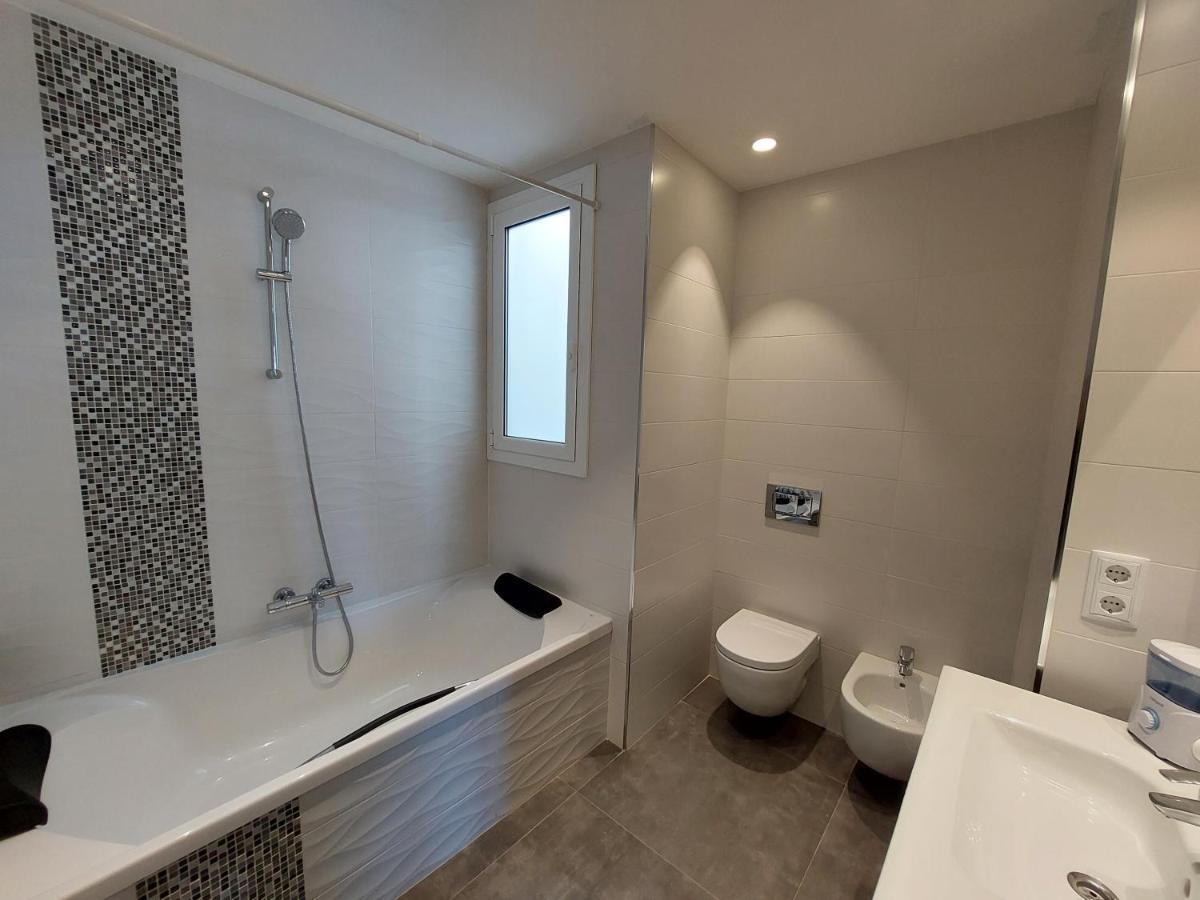 Atic Al Centre De Girona Apartment Ngoại thất bức ảnh