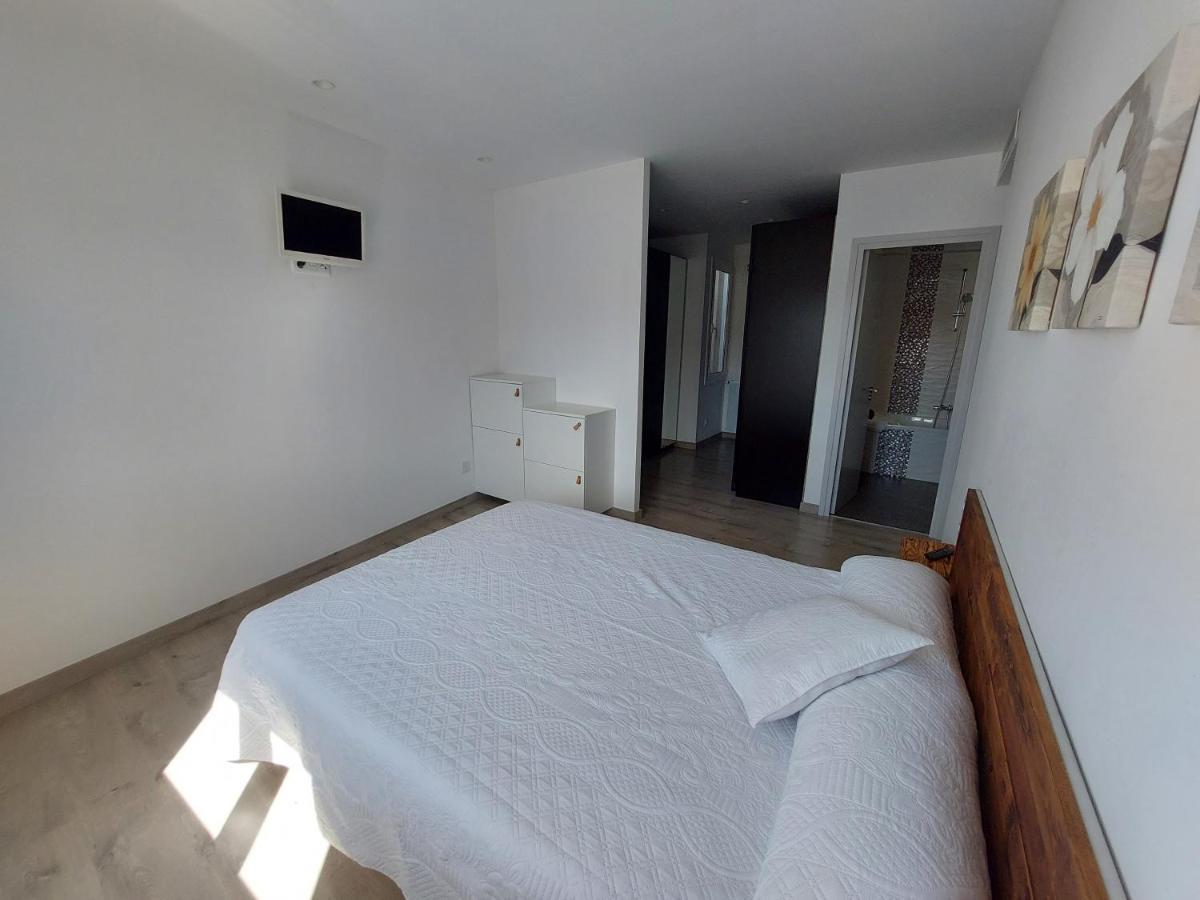 Atic Al Centre De Girona Apartment Ngoại thất bức ảnh
